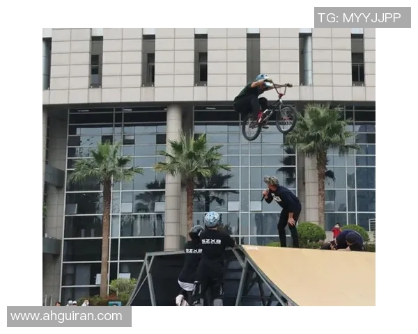 深圳攀岩队在极限运动嘉年华中的精彩表现与实力分析